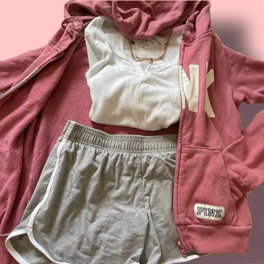 Pink Hoodie🌸